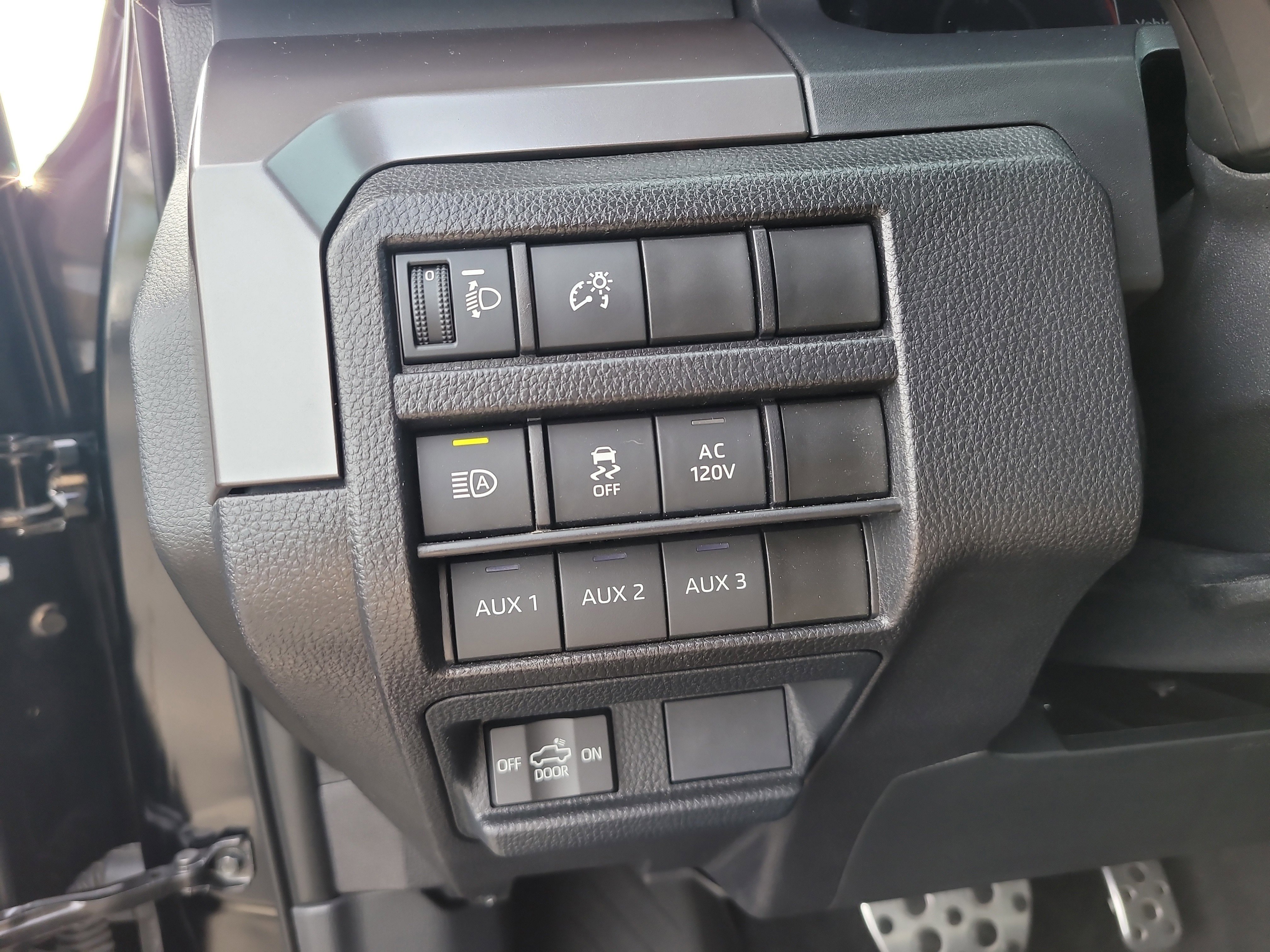 Used 2024 Toyota Tacoma TRD Sport w/ TRD Sport Upgrade Package image 31