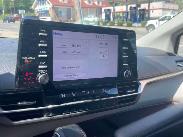 Used 2023 Toyota Sienna XLE FWD image 28