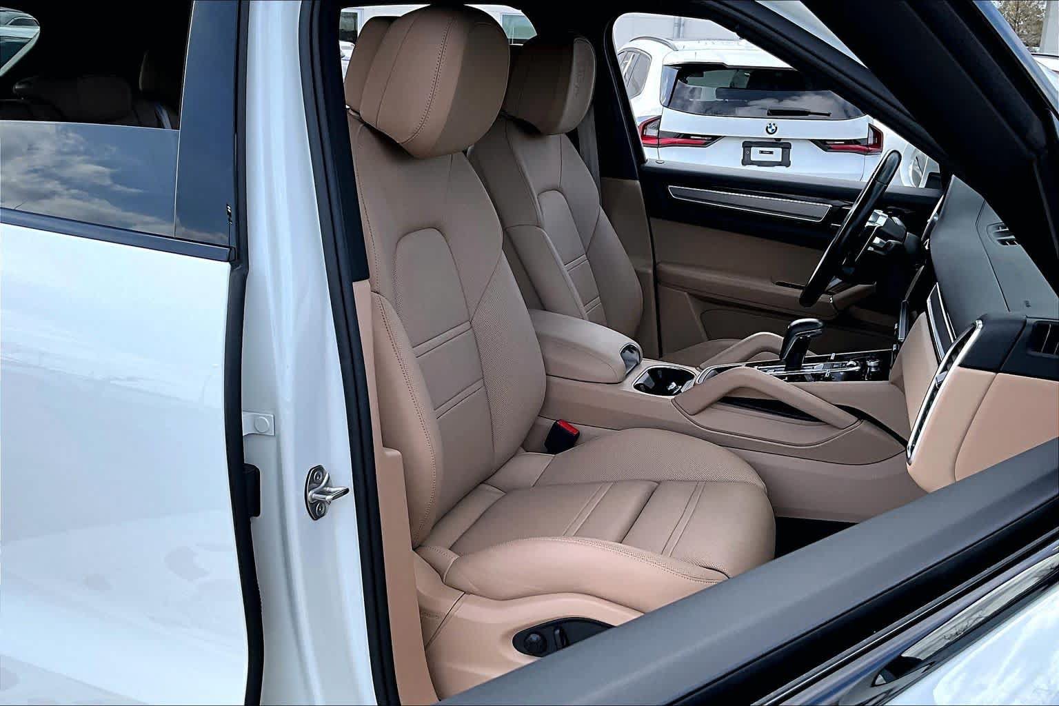 Used 2022 Porsche Cayenne E-Hybrid AWD/4WD image 28