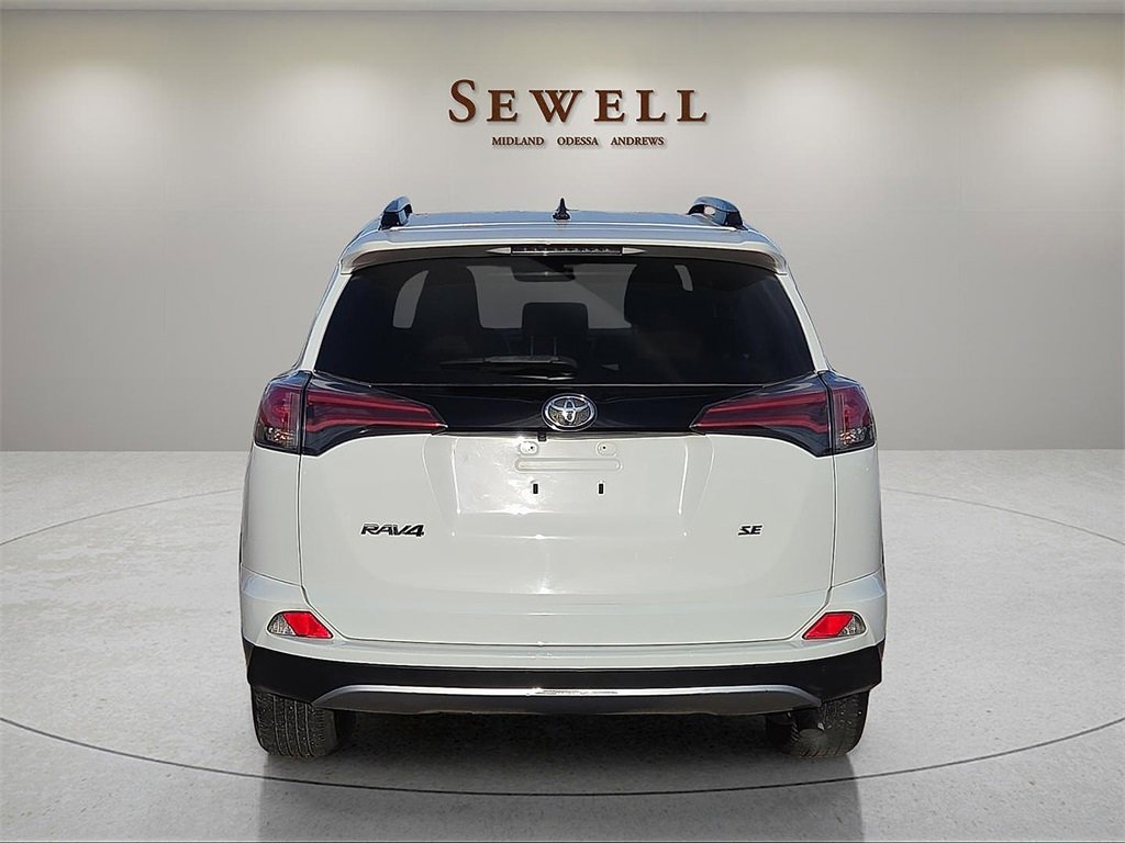 Used 2018 Toyota RAV4 SE image 4