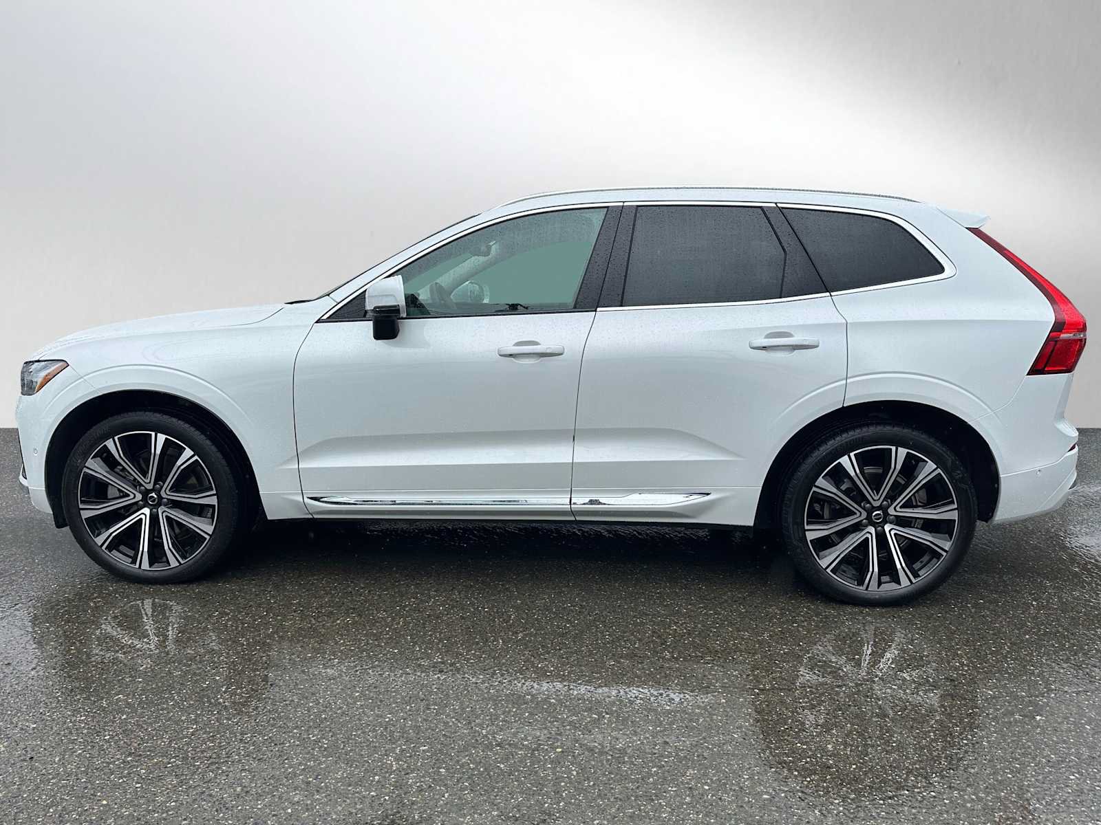 Used 2023 Volvo XC60 B6 Ultimate w/ Protection Package Premier AWD/4WD image 6