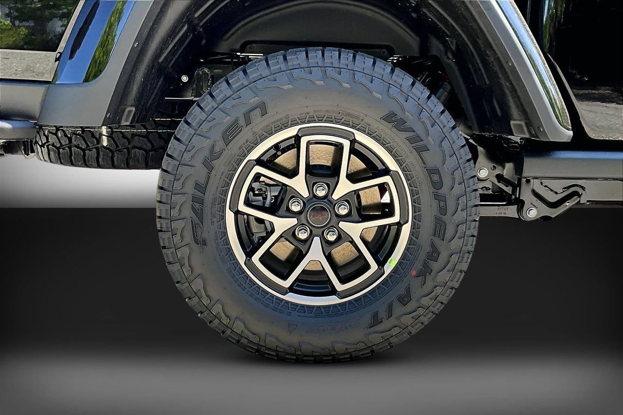 New 2026 Jeep Gladiator Rubicon w/ Steel Power Dome Hood Package AWD/4WD image 31