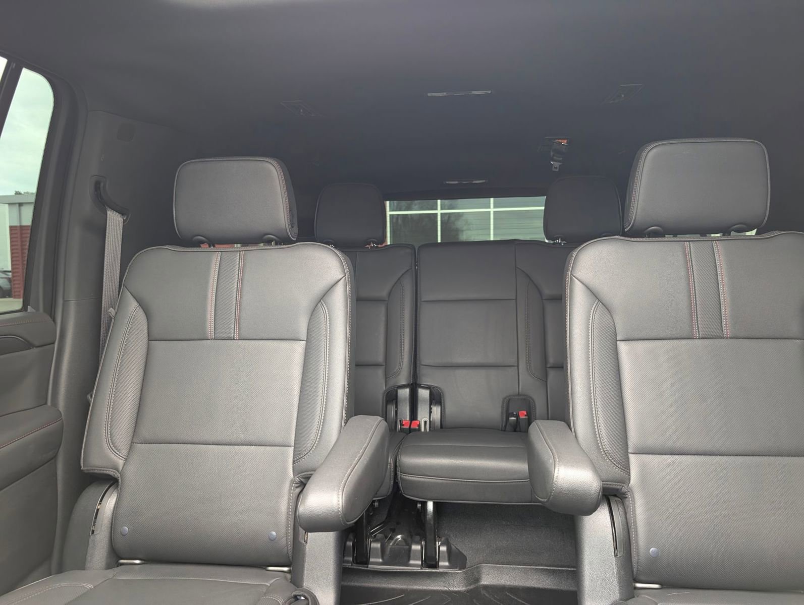 Used 2022 Chevrolet Suburban RST w/ Luxury Package AWD/4WD image 27