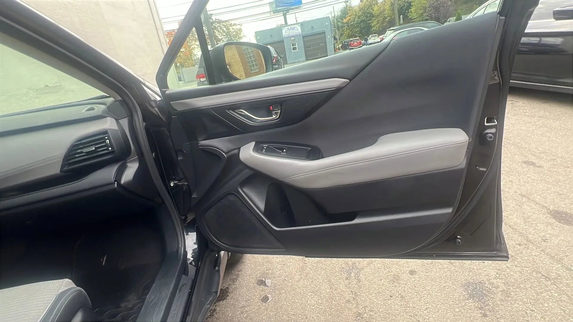 Used 2020 Subaru Outback Premium image 28