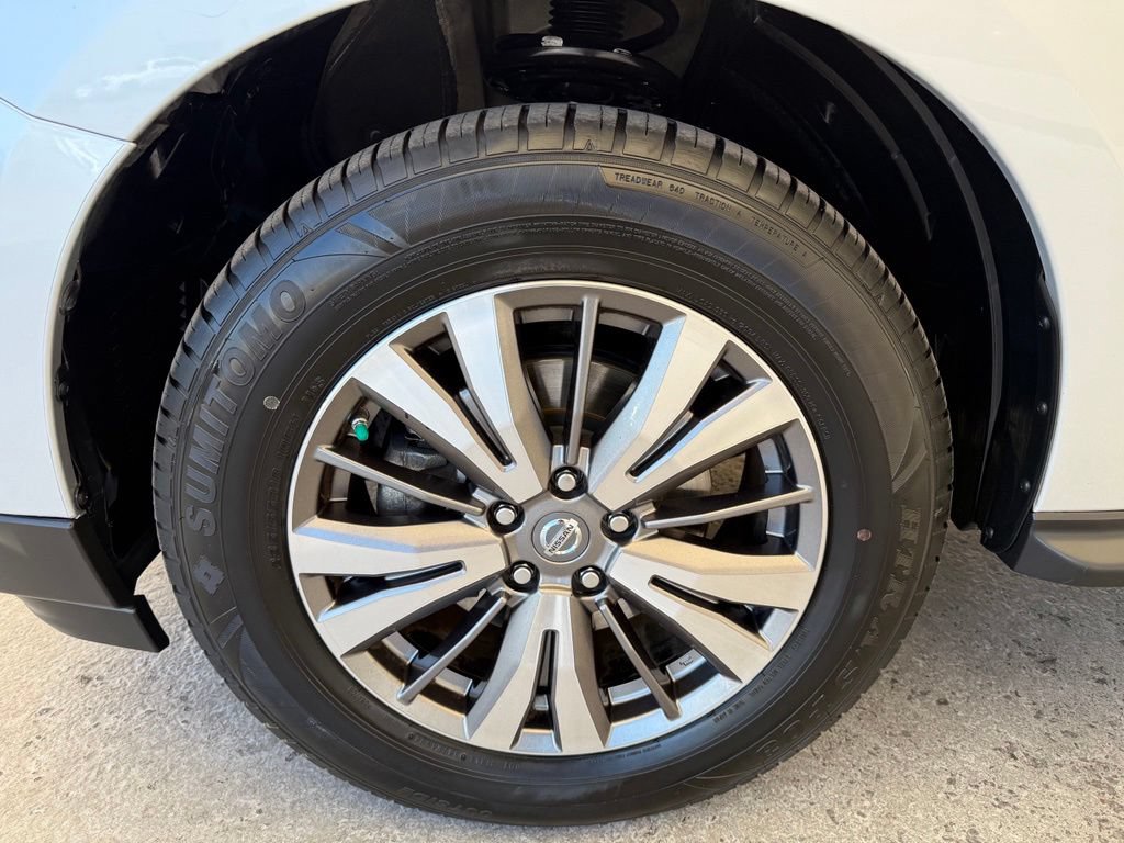 Used 2019 Nissan Pathfinder SL FWD image 11