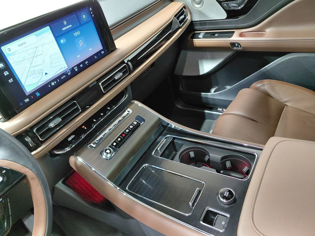 Used 2025 Lincoln Aviator Reserve w/ Equipment Group 201A AWD/4WD image 28