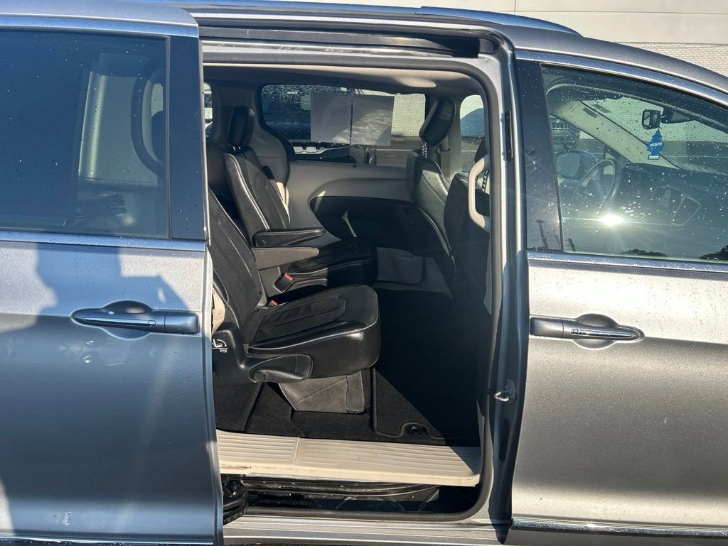 Used 2019 Chrysler Pacifica Limited FWD image 20