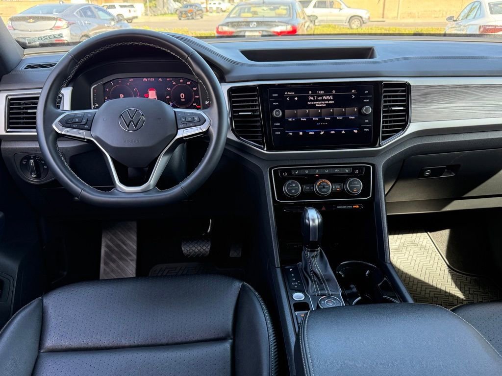 Certified 2022 Volkswagen Atlas Cross Sport SE image 26