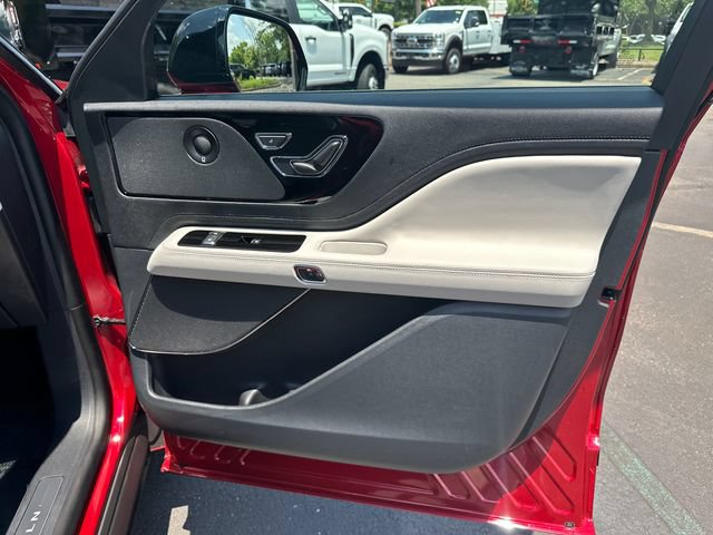 New 2026 Lincoln Aviator Reserve w/ Jet Appearance Package AWD/4WD image 15