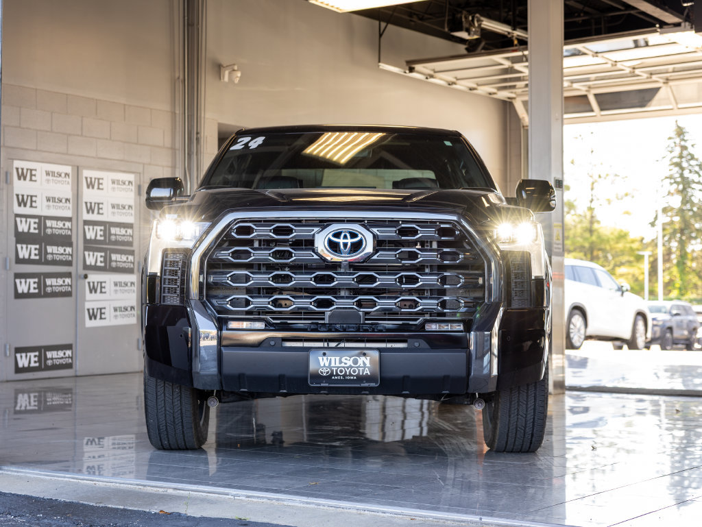 Used 2024 Toyota Tundra Platinum AWD/4WD image 3