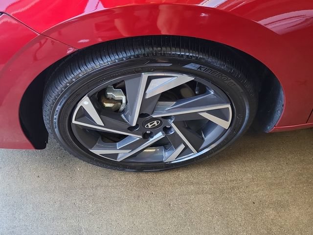 Used 2025 Hyundai Elantra SEL FWD image 4