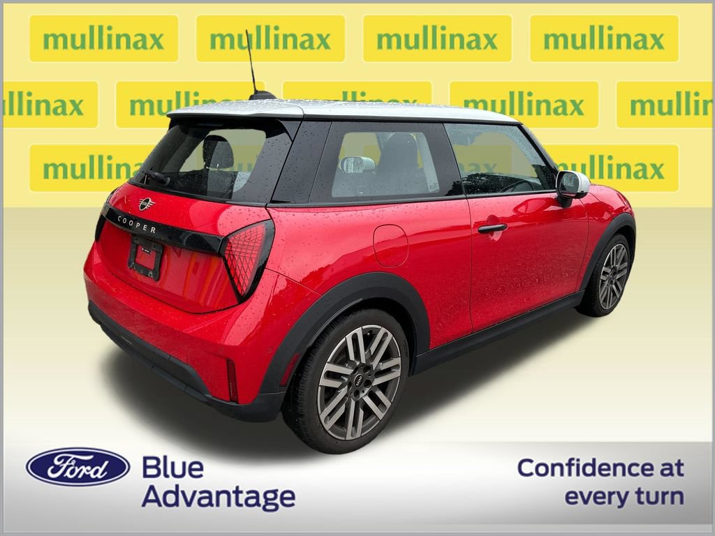 Used 2025 MINI Cooper 2-Door Hardtop FWD image 2