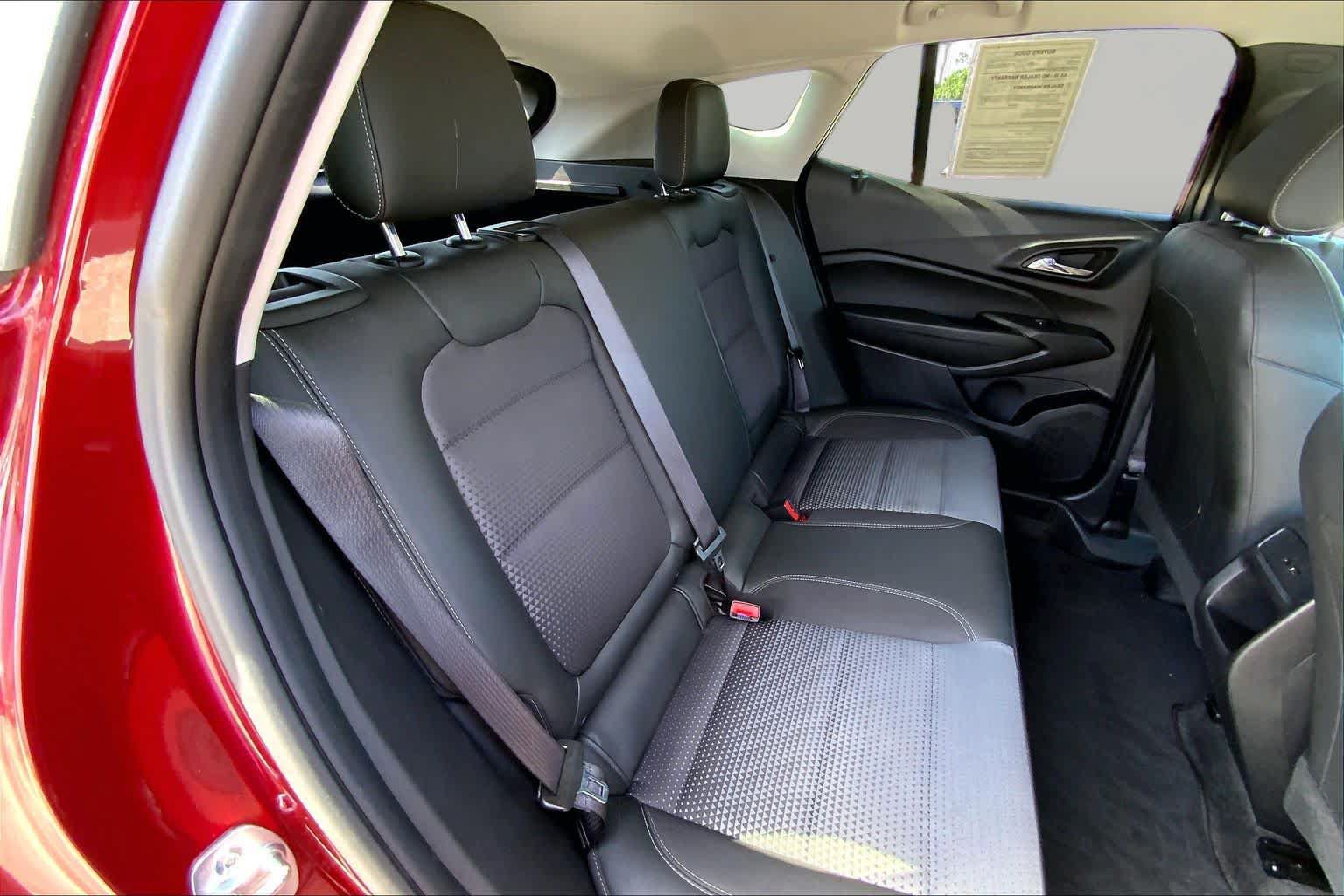 Used 2025 Chevrolet Trax LT FWD image 19