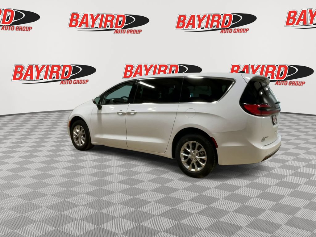 Used 2023 Chrysler Pacifica Touring-L AWD/4WD image 6