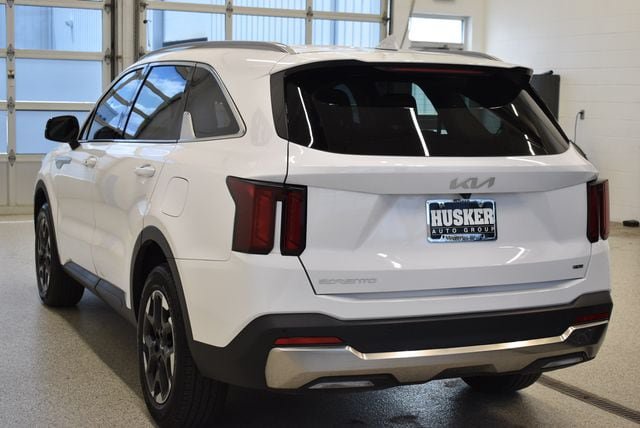 Used 2024 Kia Sorento S AWD/4WD image 10