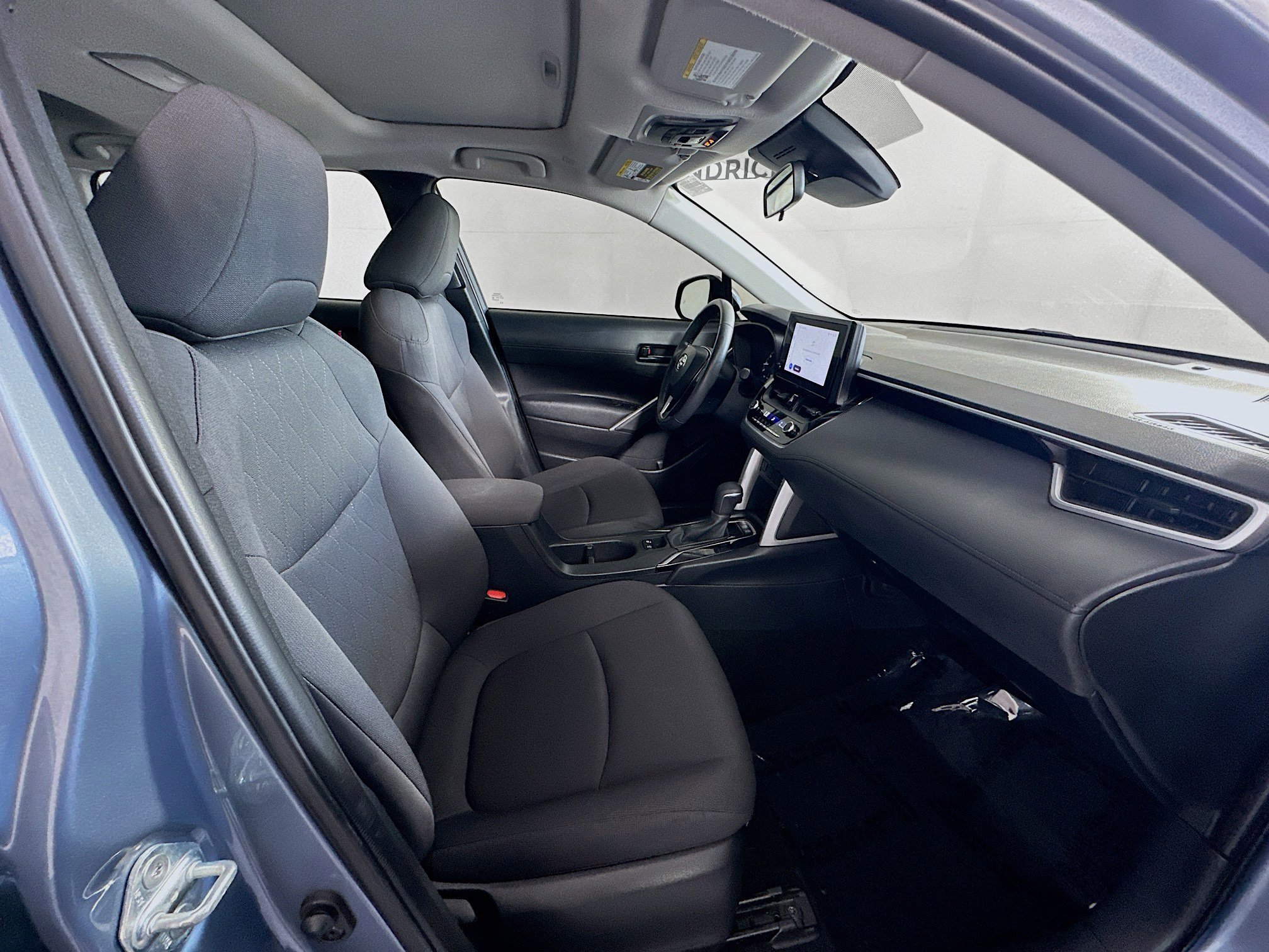 Used 2023 Toyota Corolla Cross LE image 28