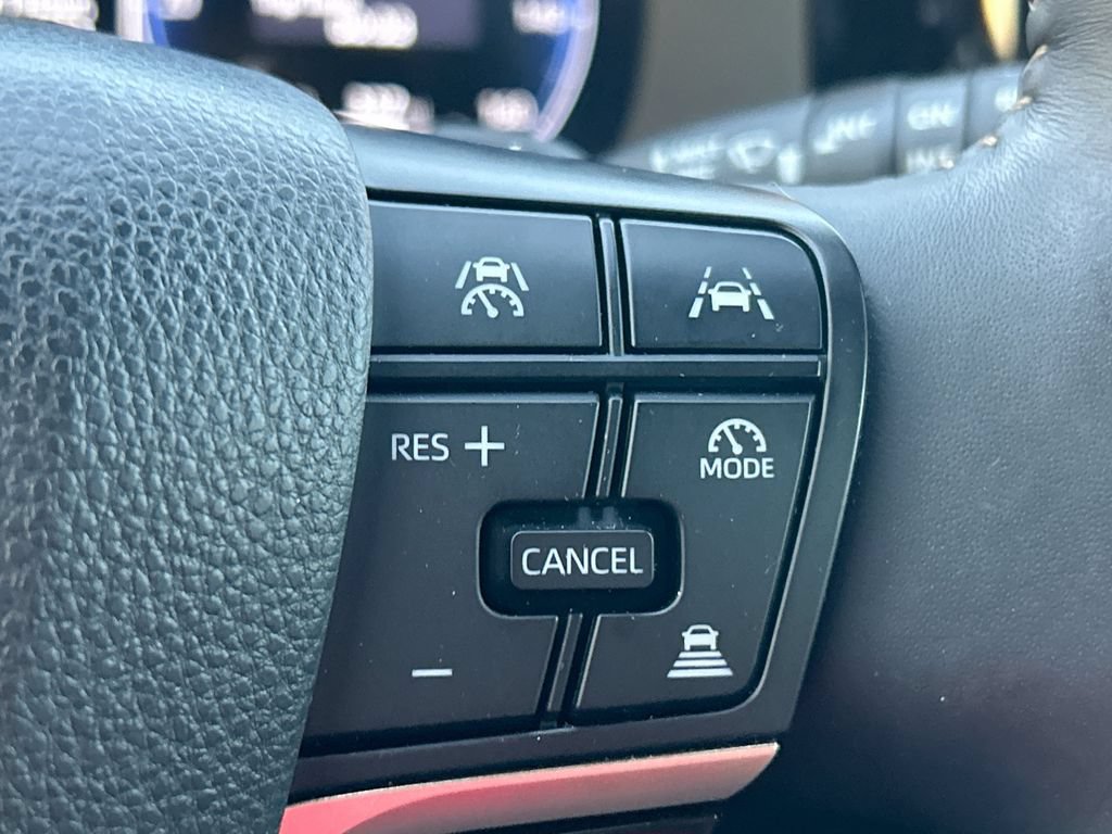 Used 2025 Toyota Crown Signia AWD/4WD image 19