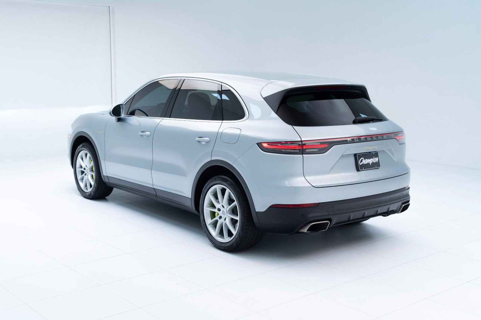 Certified 2022 Porsche Cayenne E-Hybrid image 3