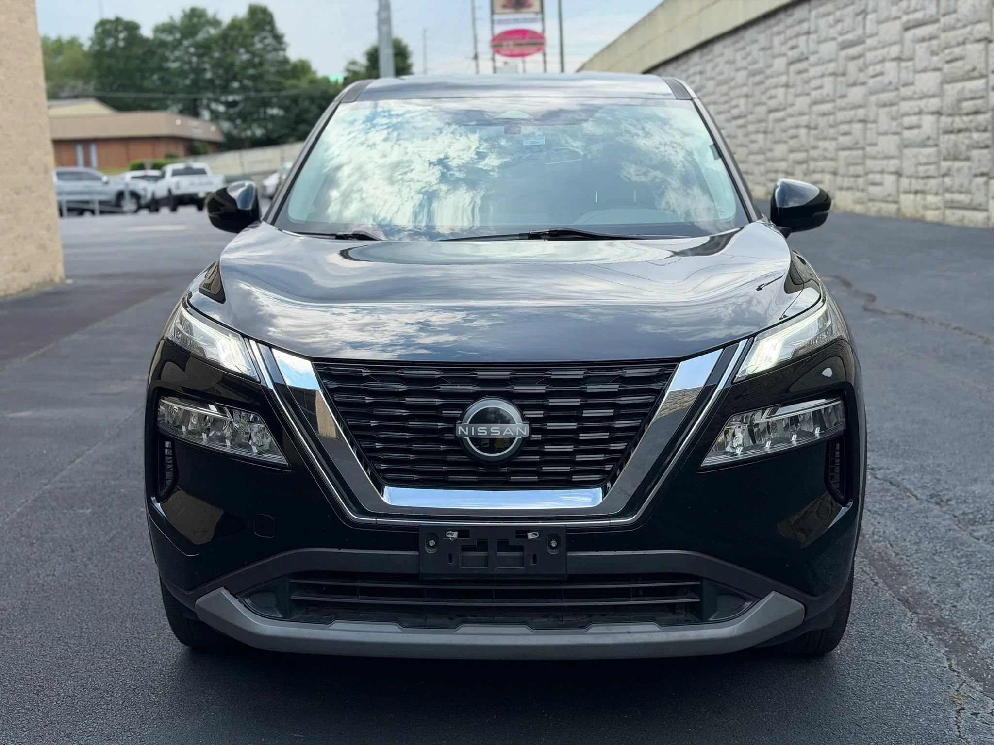 Used 2022 Nissan Rogue SV FWD image 4