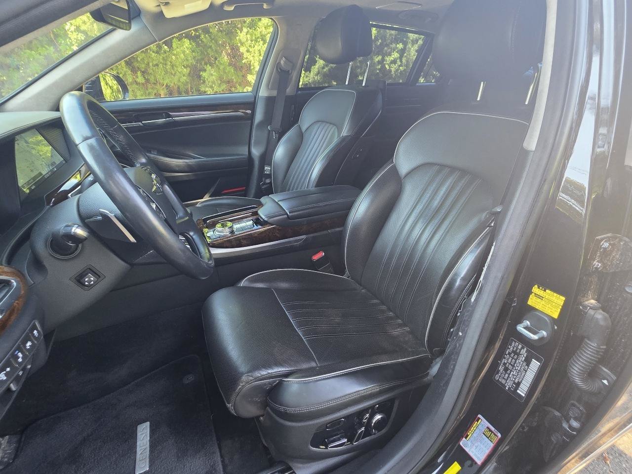 Used 2018 Genesis G90 5.0 Ultimate AWD/4WD image 12
