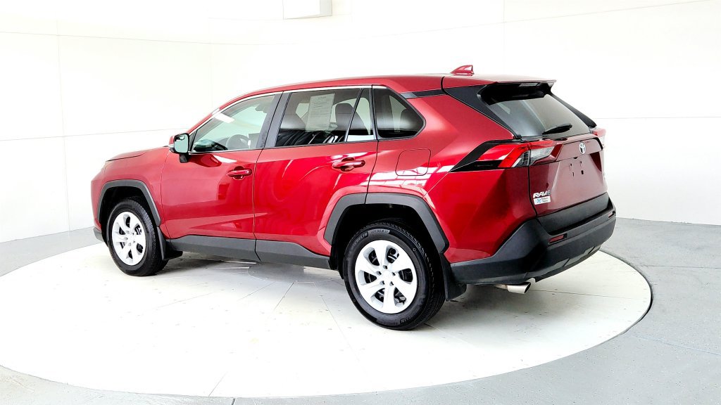 Used 2025 Toyota RAV4 LE AWD/4WD image 4