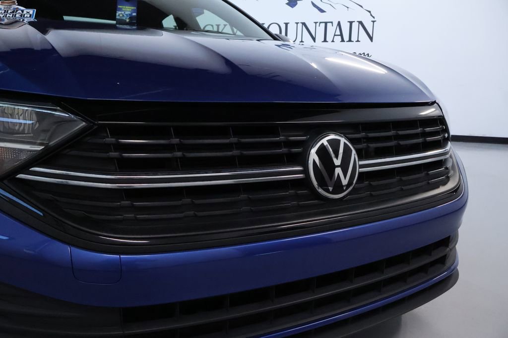 Used 2022 Volkswagen Jetta Sport image 9