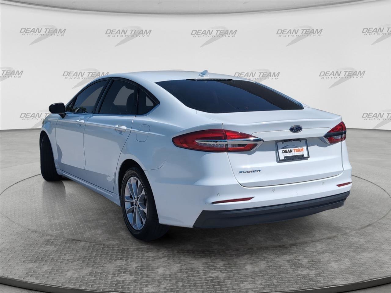 Used 2020 Ford Fusion SE FWD image 5