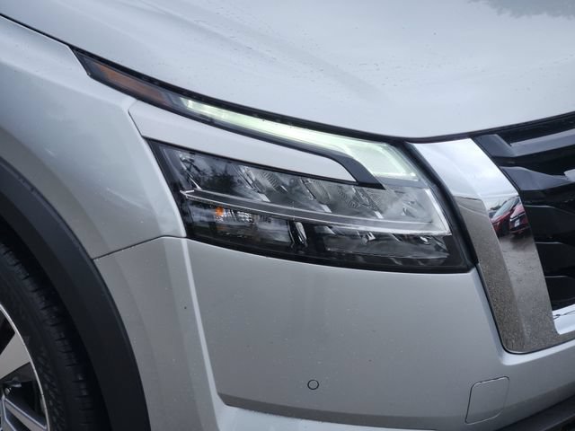 Used 2023 Nissan Pathfinder SL FWD image 9
