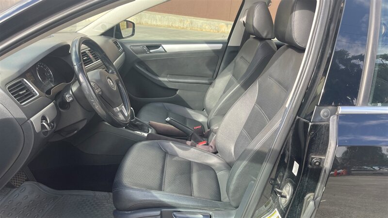 Used 2016 Volkswagen Jetta GLI SE FWD image 11