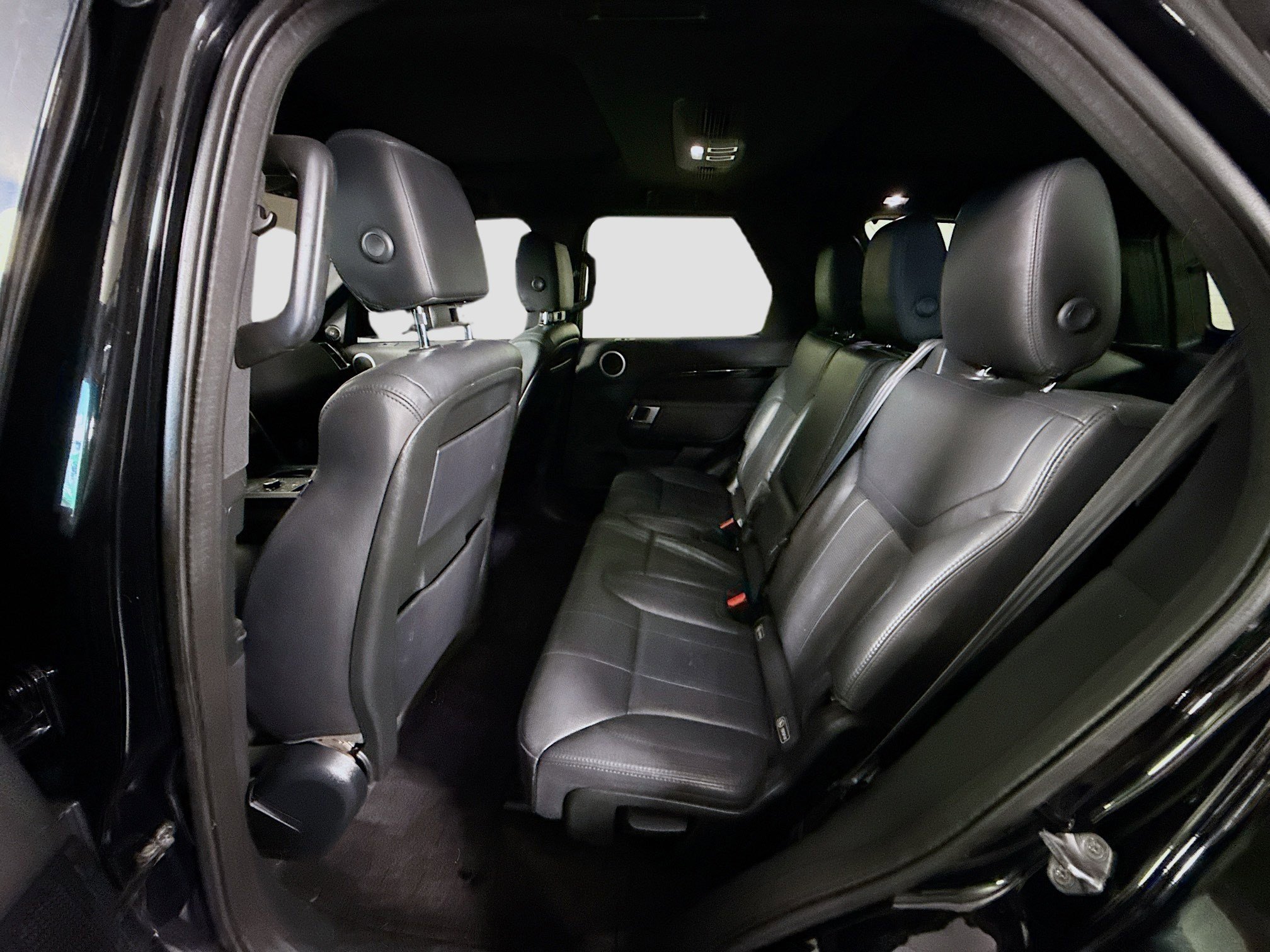 Used 2019 Land Rover Discovery SE AWD/4WD image 25