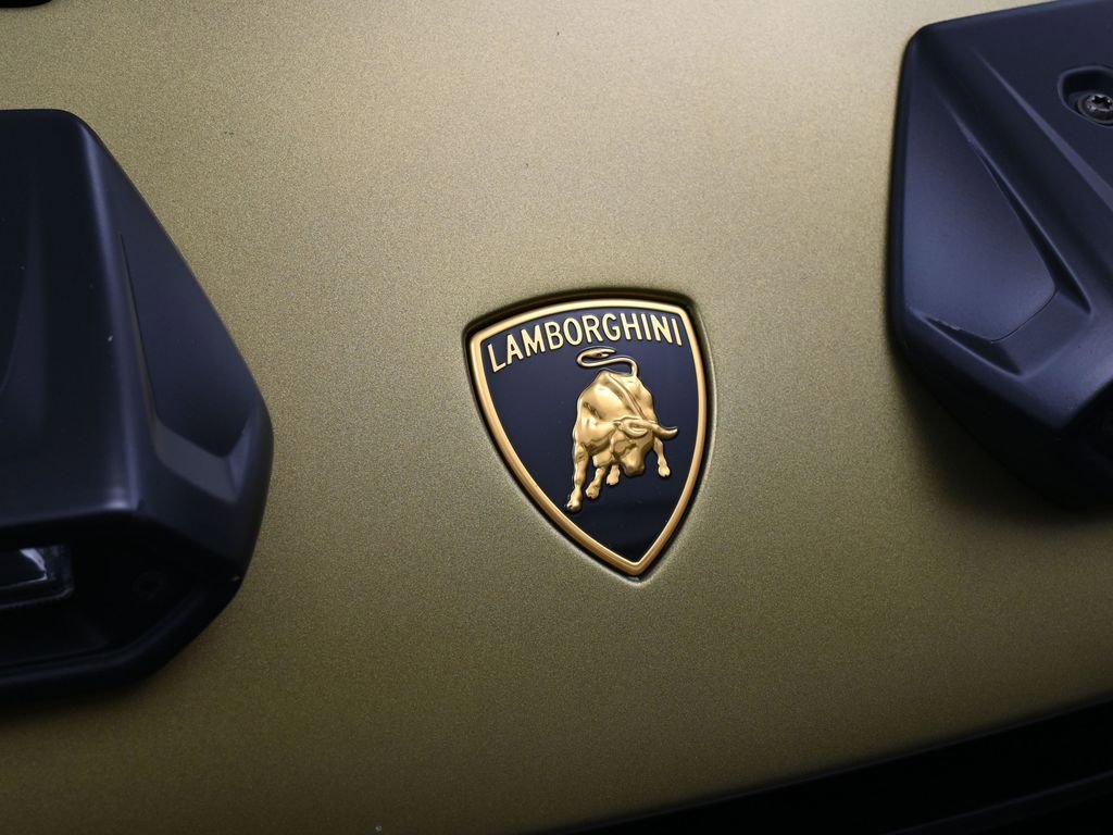 Used 2024 Lamborghini Huracan Sterrato image 13