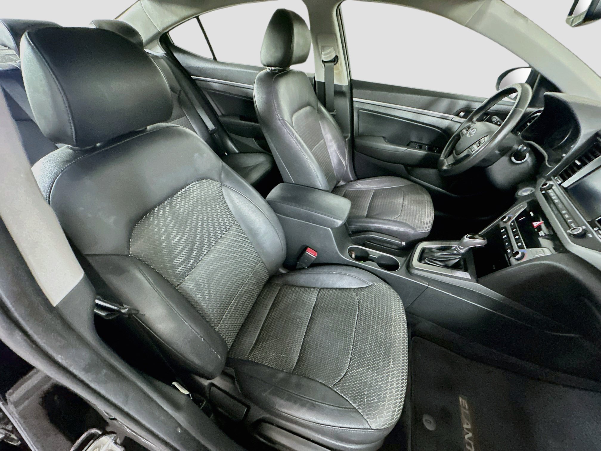 Used 2017 Hyundai Elantra Limited w/ Limited Tech Package 08 FWD image 31