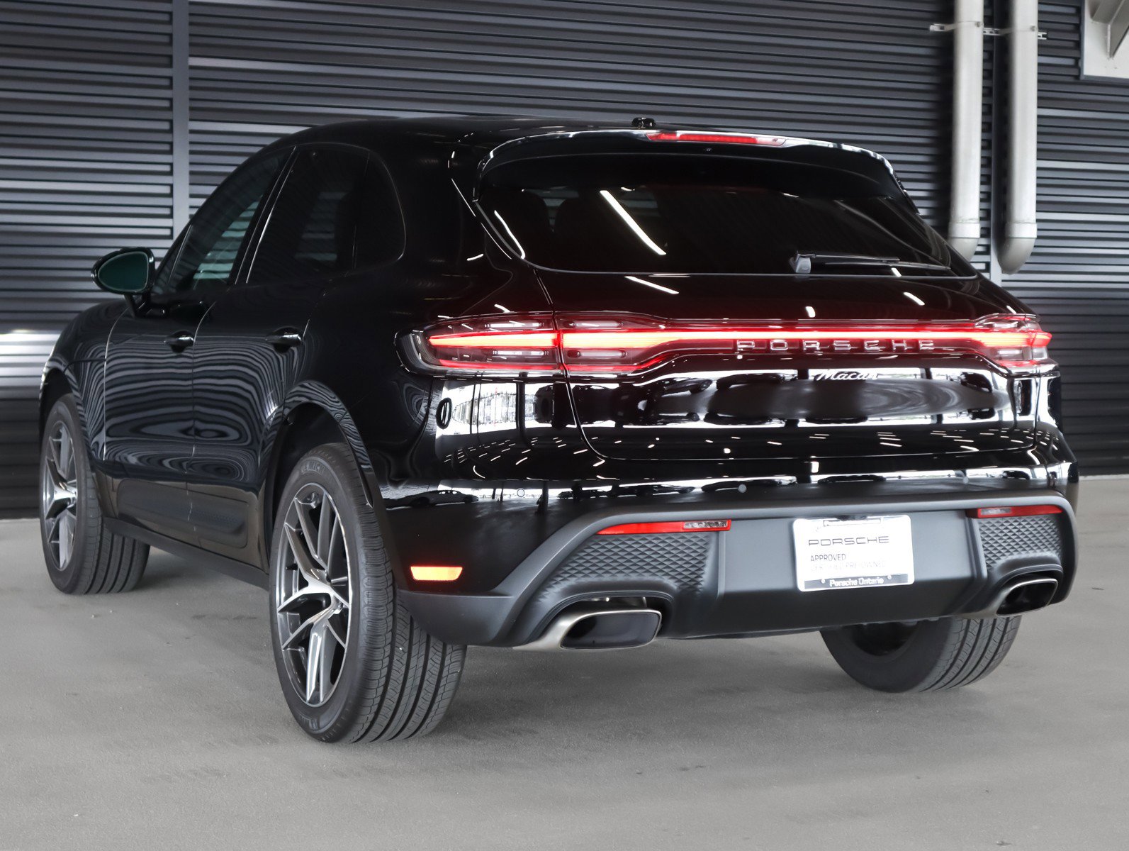 Certified 2026 Porsche Macan image 3