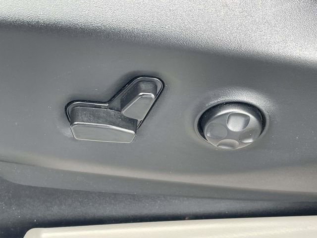 Used 2024 Chrysler Pacifica Touring-L image 29