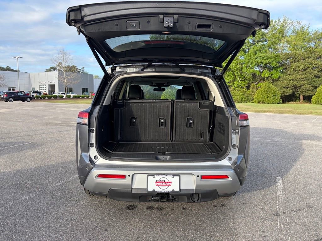 Certified 2022 Nissan Pathfinder Platinum w/ Cargo Package image 6