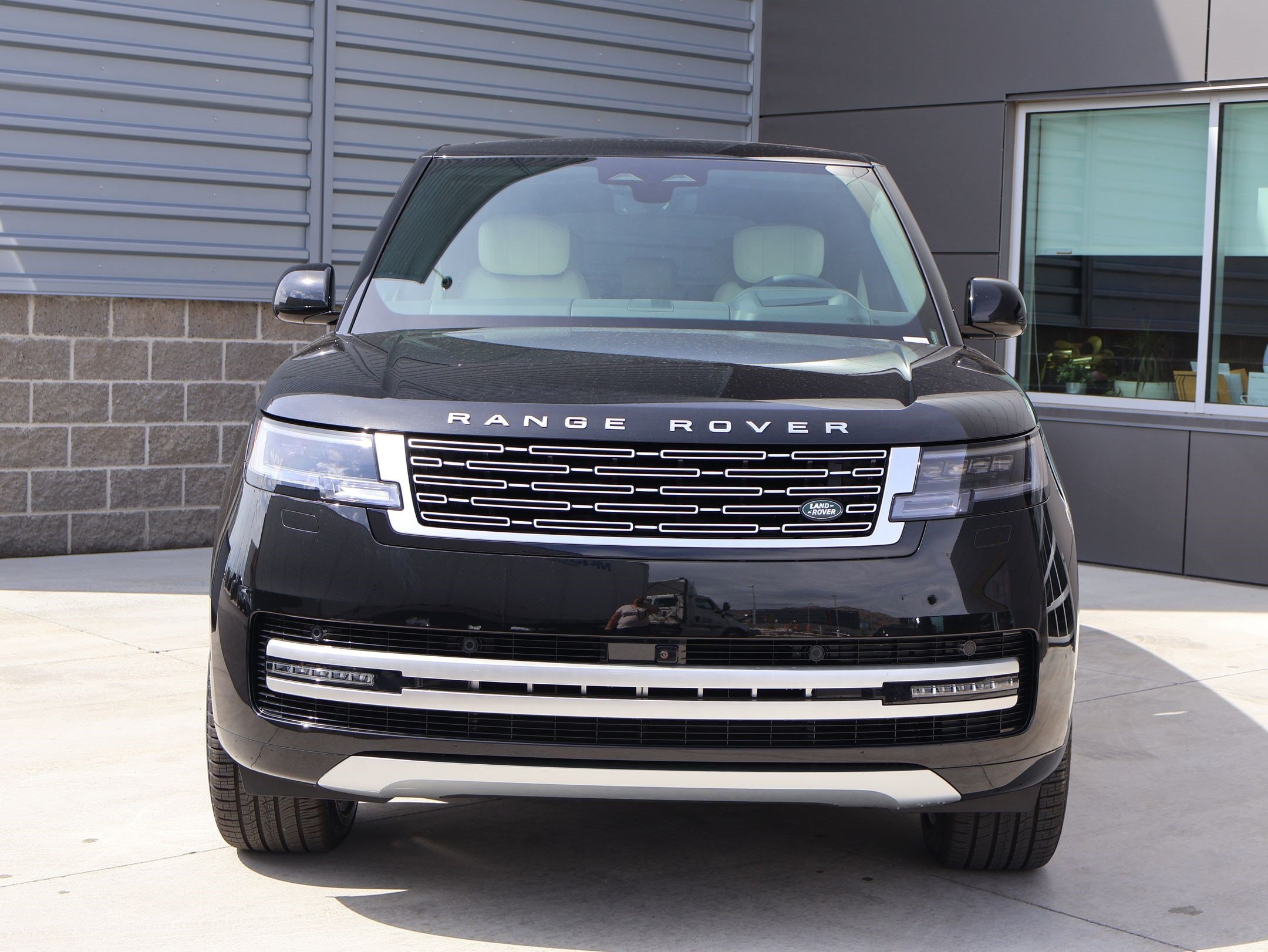 New 2026 Land Rover Range Rover Long Wheelbase Autobiography AWD/4WD image 2