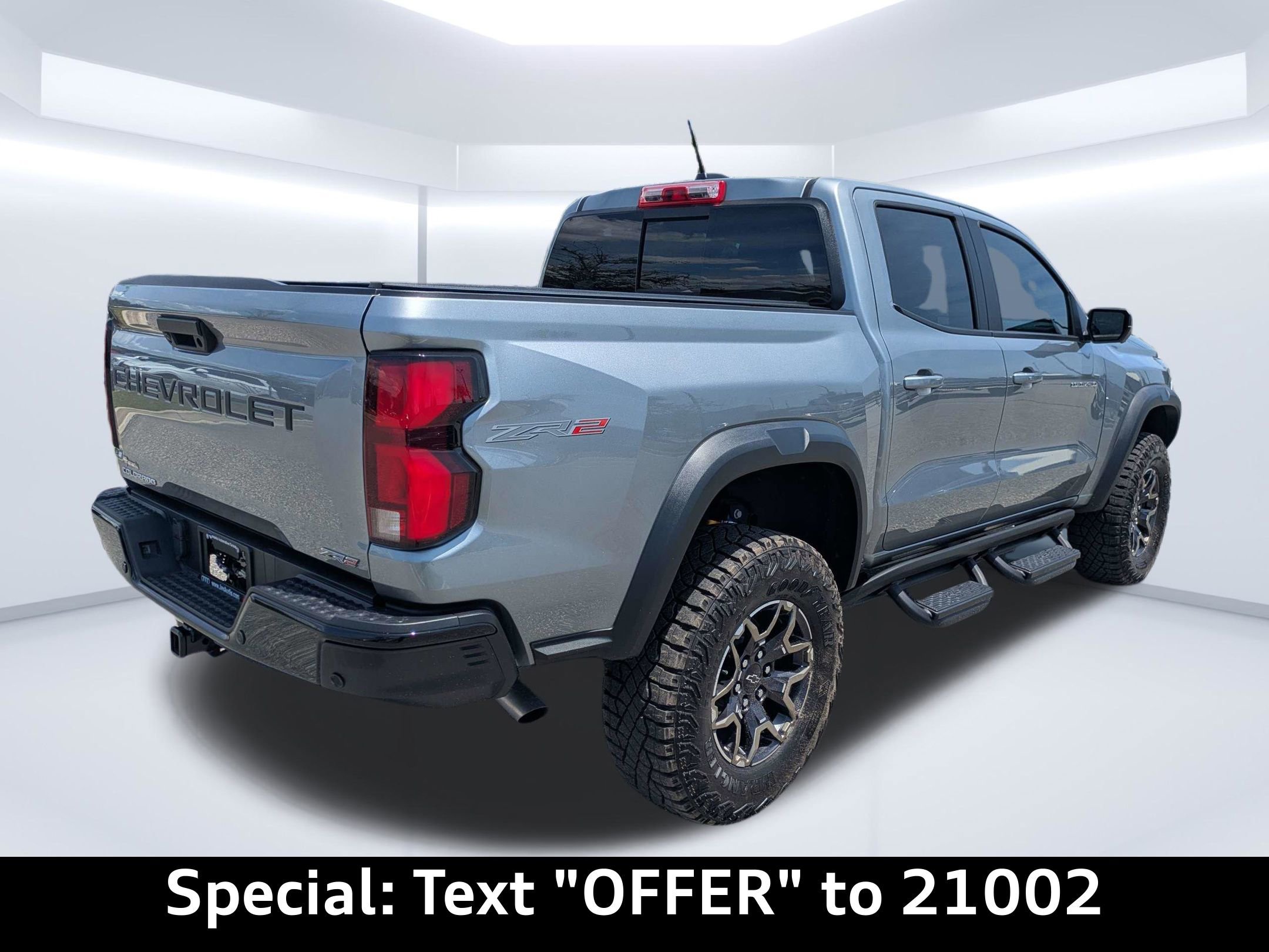 Used 2025 Chevrolet Colorado ZR2 w/ Technology Package AWD/4WD image 3