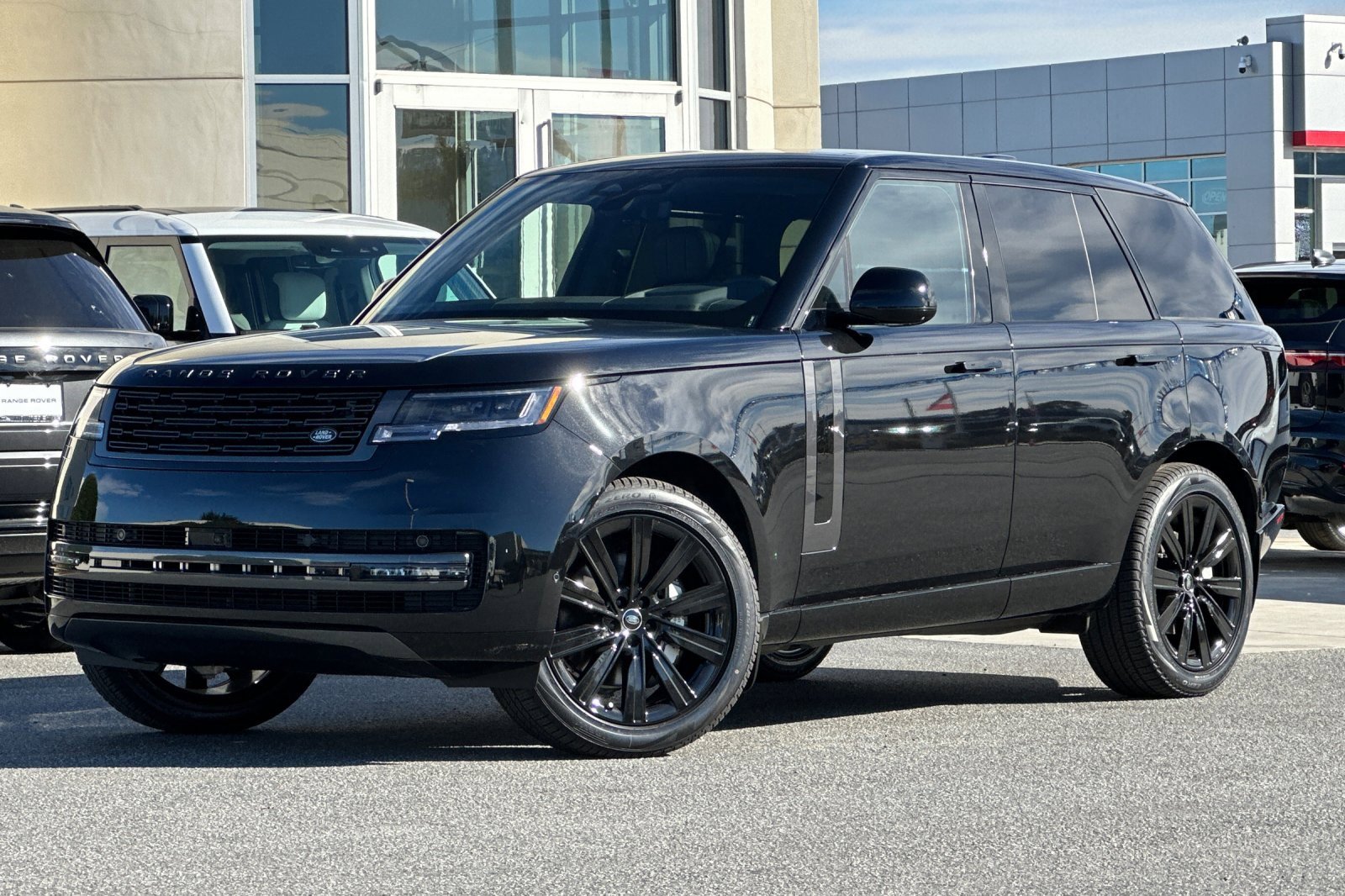 New 2025 Land Rover Range Rover SE