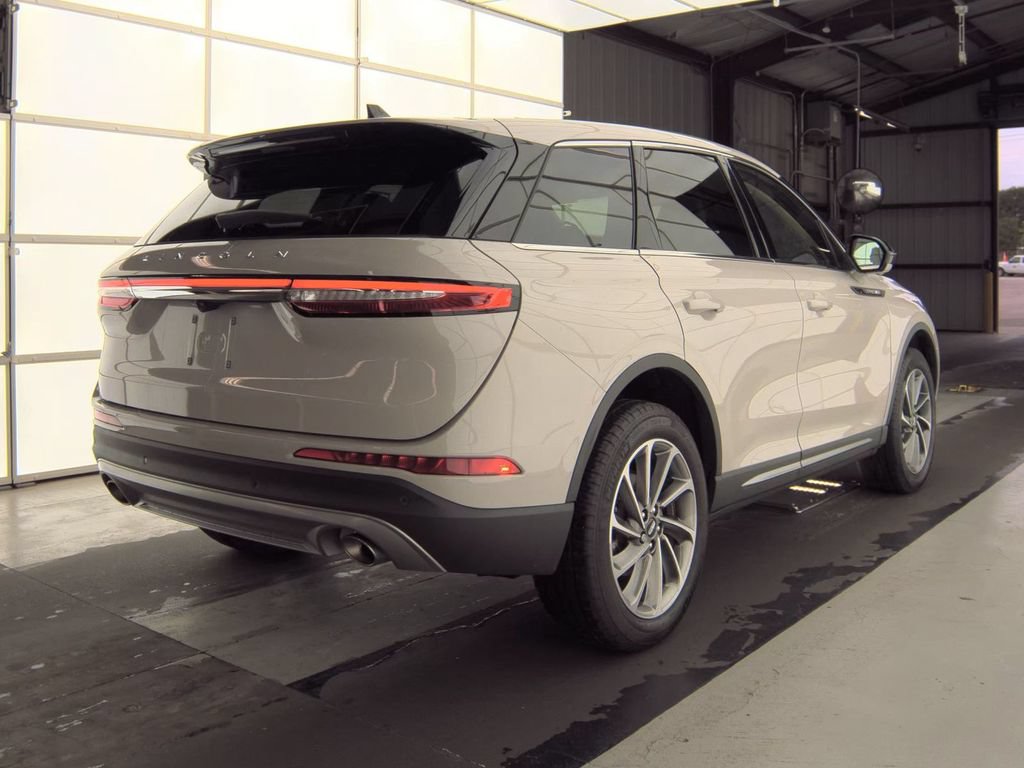 Used 2024 Mitsubishi Outlander SE FWD image 2