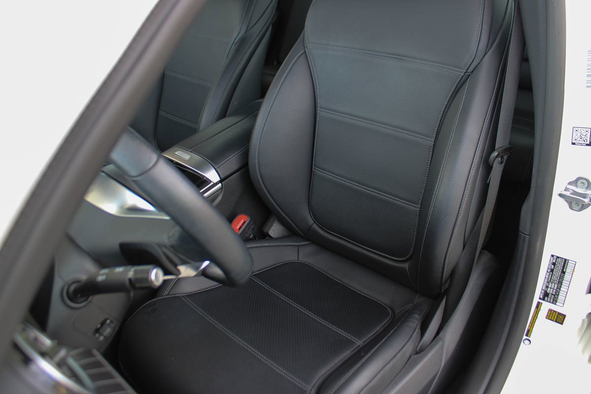 Used 2023 Mercedes-Benz C 300 Sedan image 13