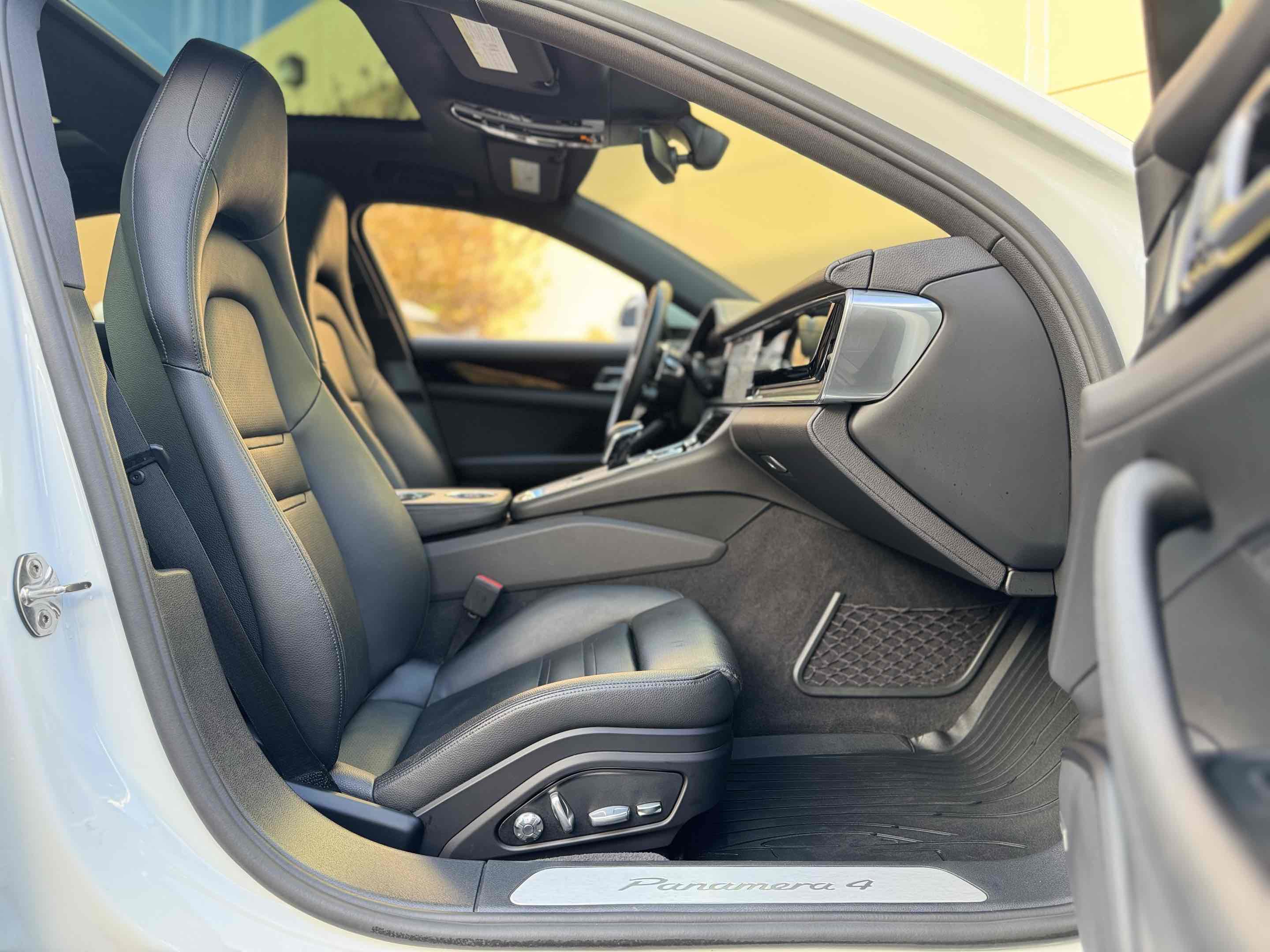 Used 2020 Porsche Panamera 4 image 31