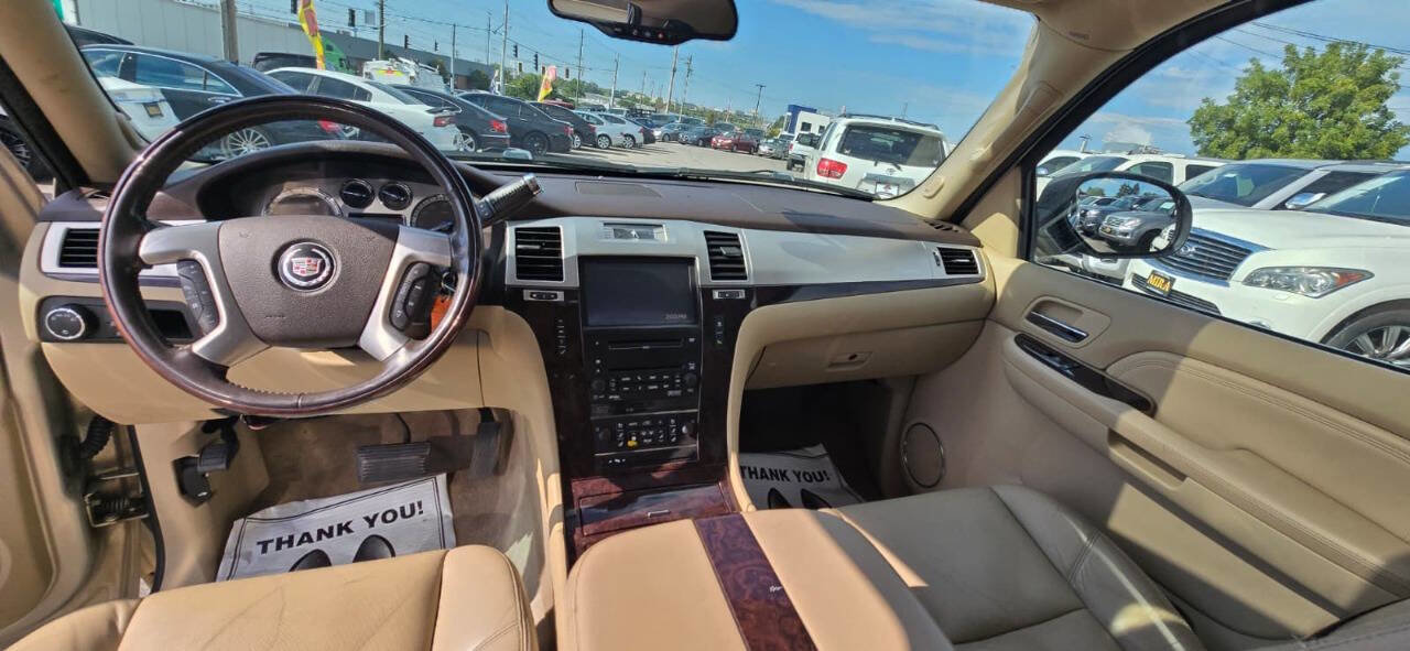 Used 2009 Cadillac Escalade ESV AWD image 18