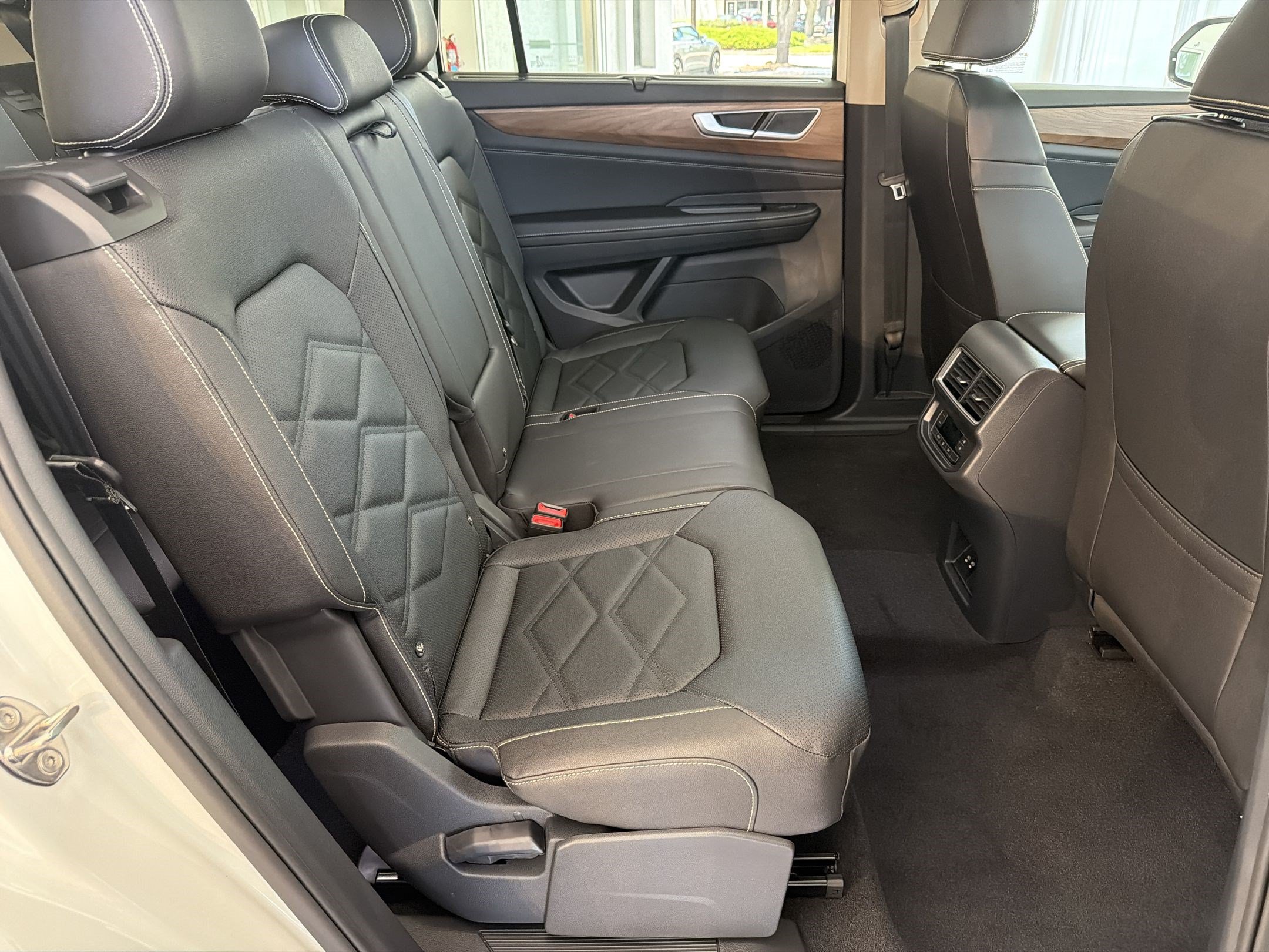 New 2026 Volkswagen Atlas SE FWD image 30