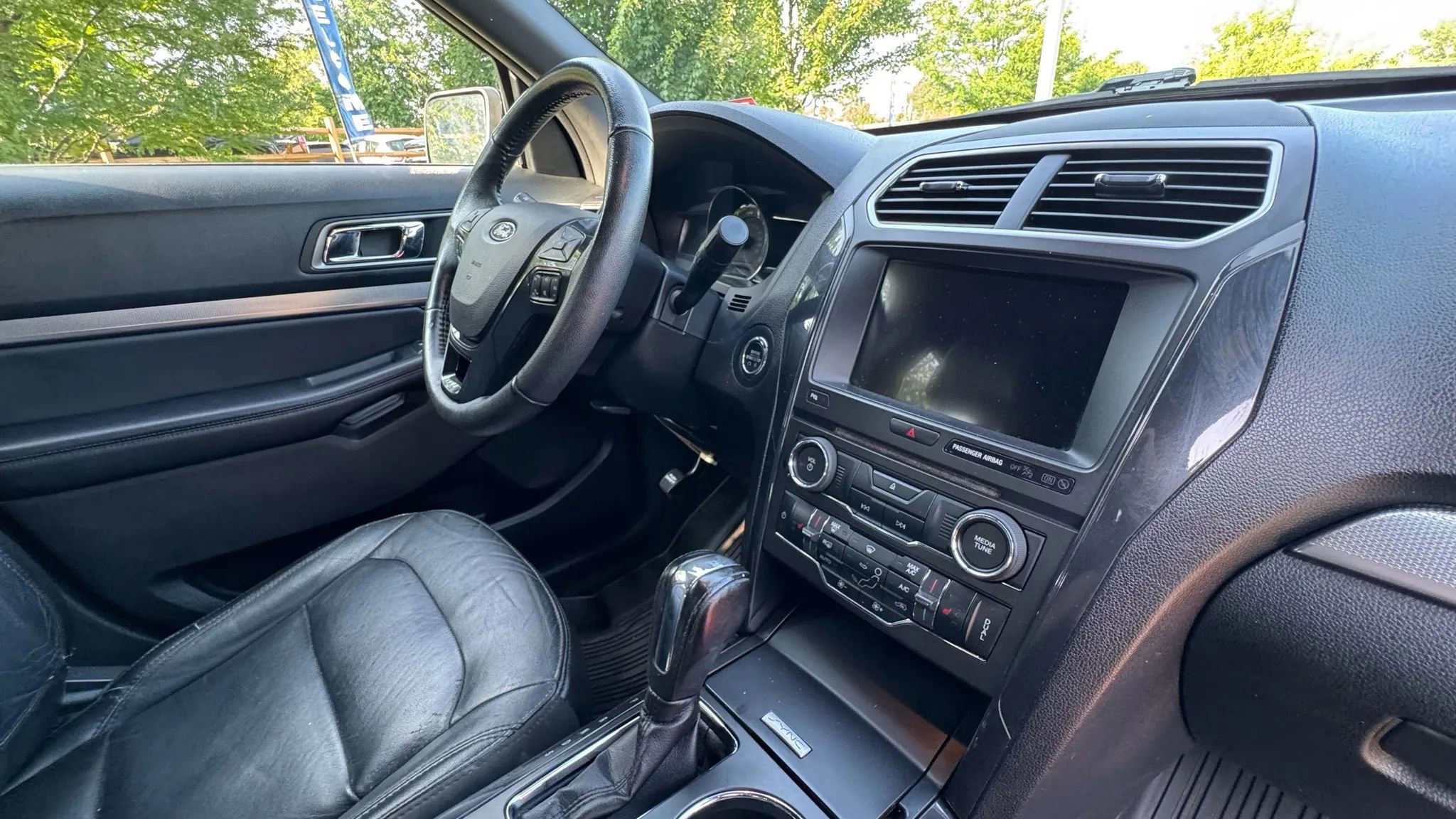 Used 2018 Ford Explorer XLT w/ Equipment Group 202A image 38