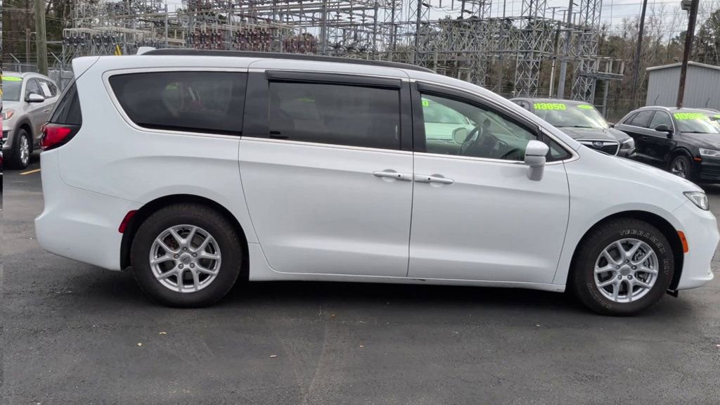 Used 2022 Chrysler Pacifica Touring-L image 9