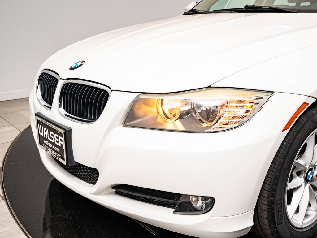 Used 2010 BMW 328i Sedan RWD image 3