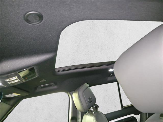 New 2026 Land Rover Defender 110 X-Dynamic SE image 27