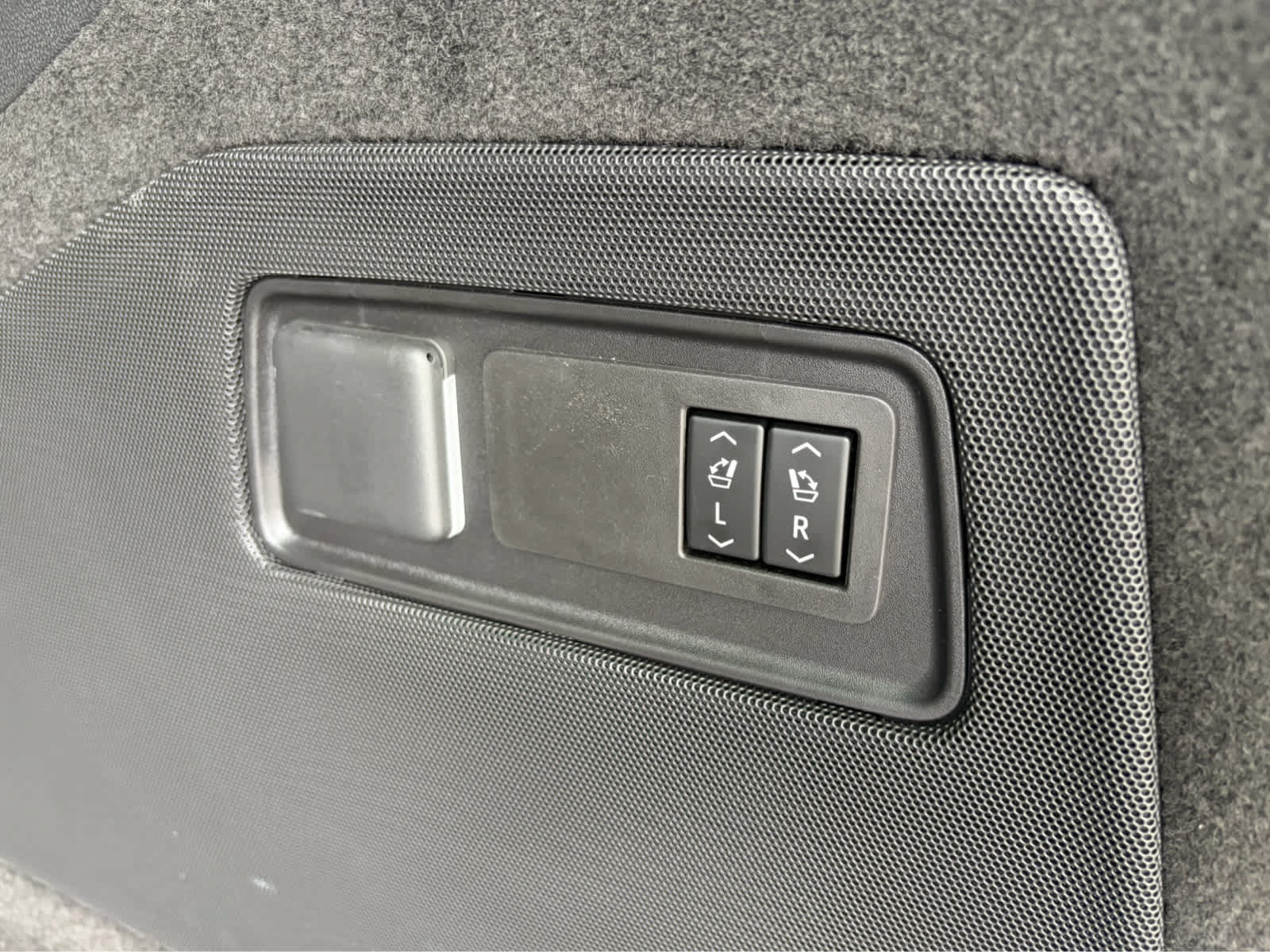 Used 2026 Cadillac Escalade ESV V AWD/4WD image 32
