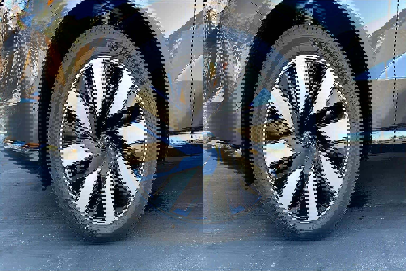 New 2025 Volvo EX90 Ultra w/ Protection Package Premier image 14