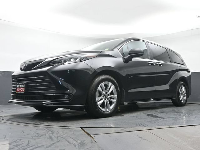 Certified 2026 Toyota Sienna XLE AWD/4WD image 35